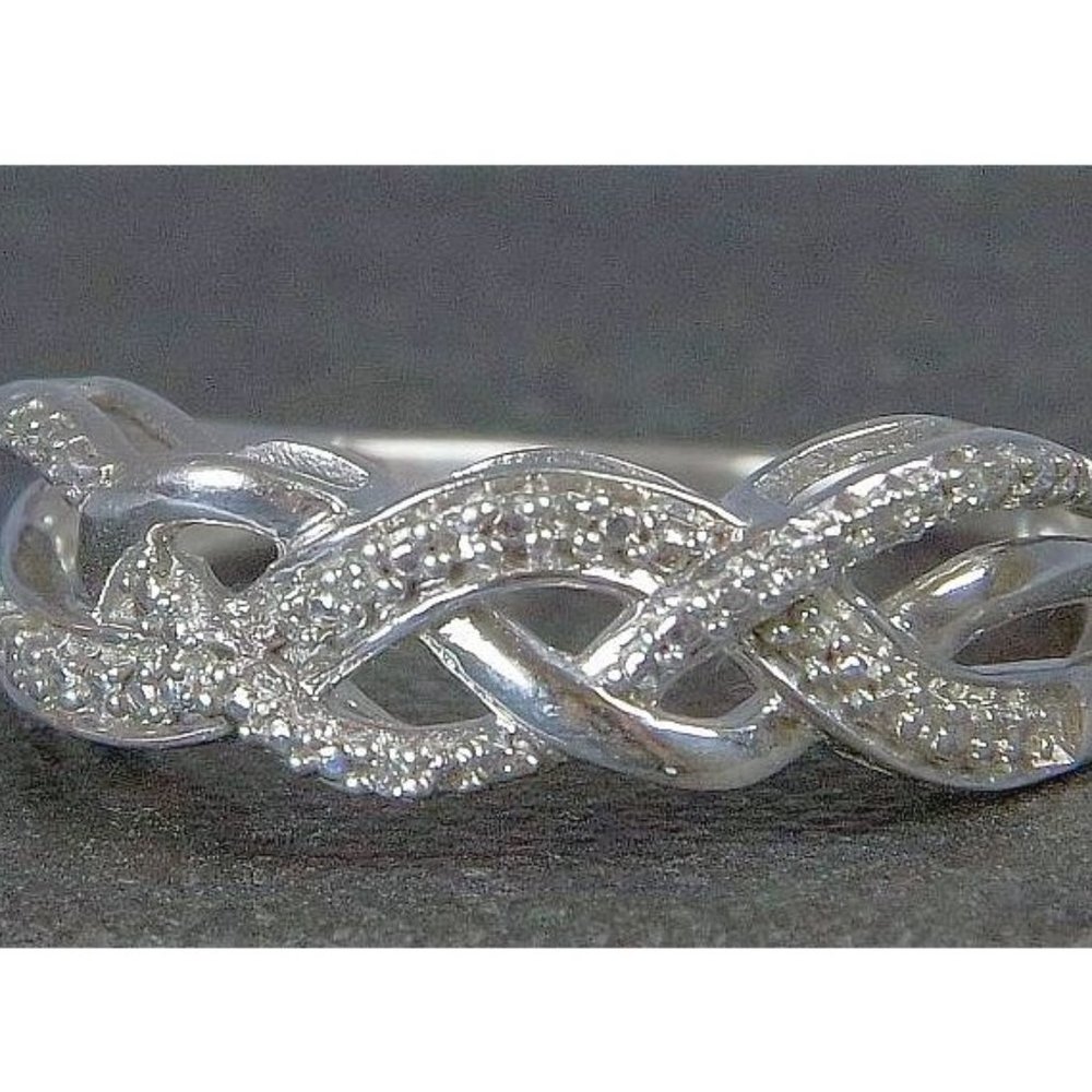 STERLING SILVER & DIAMOND CROSSOVER BAND RING  7